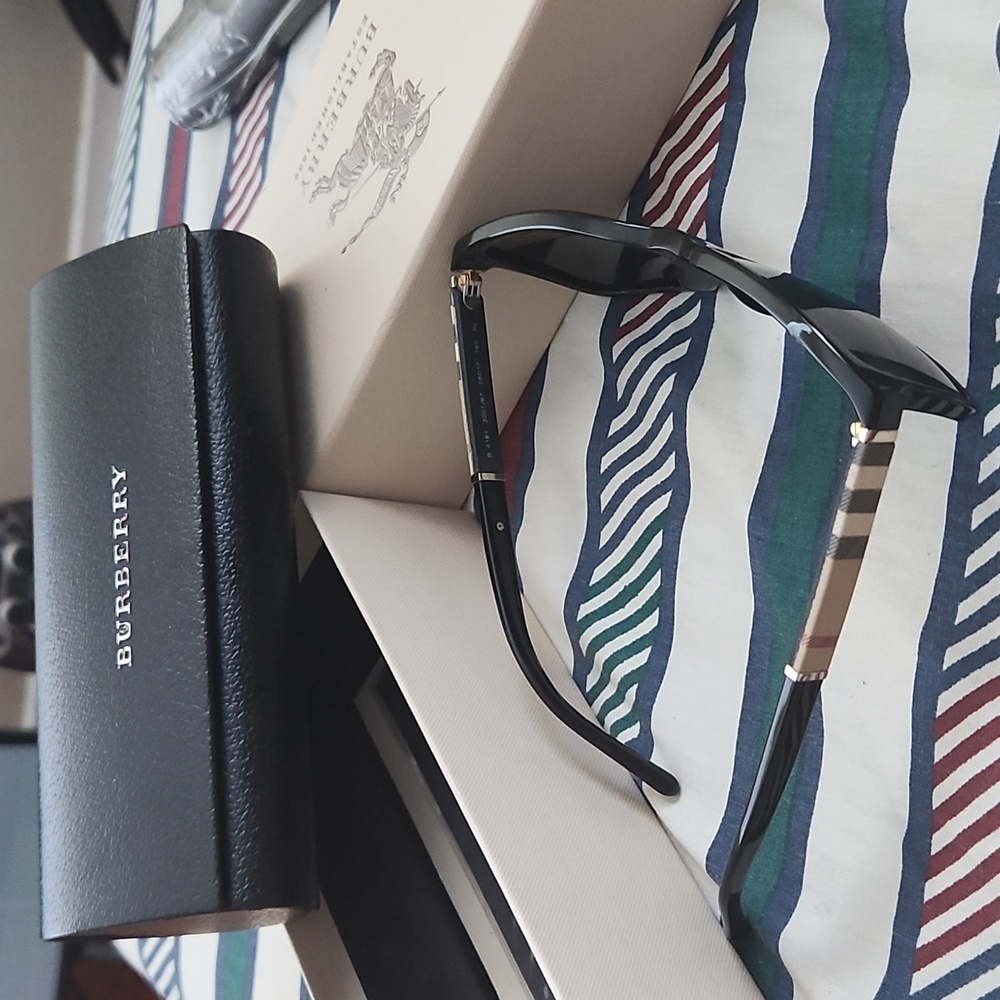 Burberry women sunglasses